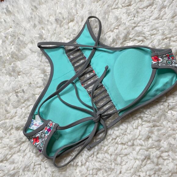 Altar’d State Swim Floral Boho Bohemian High Neck Bikini Top Pop Of Color BT21 - Picture 7 of 8